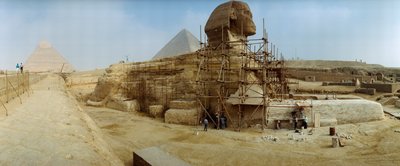 Panorama práce restaurátorů na obnově podstavce Velké egyptské sfingy. Gíza, Egypt. od James L Stanfield