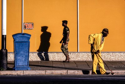 Jihoafričané na ulici a chodníku v Pretorii, Jihoafrická republika od James L Stanfield