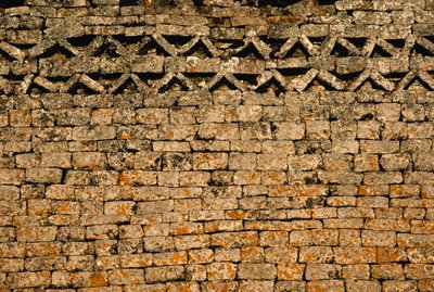 Kamenná zeď u GREAT ZIMBABWE RUINS, ZIMBABWE . od James L Stanfield