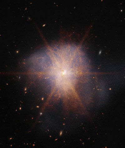Arp 220 (obrázek NIRCam a MIRI) od James Webb Space Telescope (NASA)