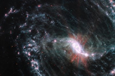 NGC 1365 (snímek MIRI) od James Webb Space Telescope (NASA)
