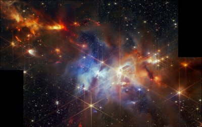 Protohvězda EC 53 v mlhovině Serpens (snímek z kamery NIRCam) od James Webb Space Telescope (NASA)