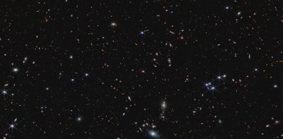 Quasar J0100+2802 (obrázek NIRCam) od James Webb Space Telescope (NASA)