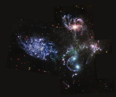 Stephanův kvintet (MIRI Image) od James Webb Space Telescope (NASA)