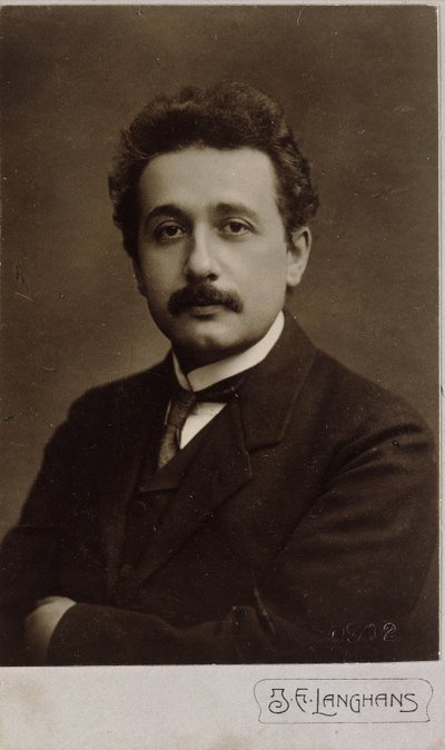 Carte-de-visite portrét Alberta Einsteina pořízený v Praze v roce 1912, 1912 od Jan Langhans