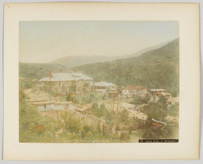 Fujiya Hotel v Miyanoshita, prefektura Kanagawa, Japonsko (ručně kolorovaná černobílá fotografie) od Japanese Photographer