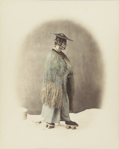 Japonec v tradičním oděvu (ručně kolorovaná černobílá fotografie) od Japanese Photographer