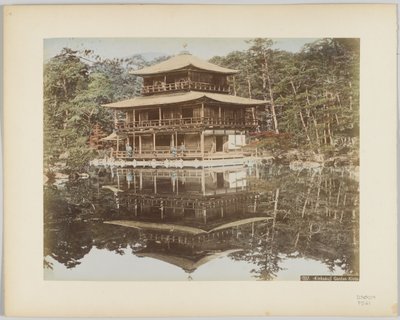 Zahrada Kinkakuji, Kyoto, Japonsko (ručně kolorovaná černobílá fotografie) od Japanese Photographer