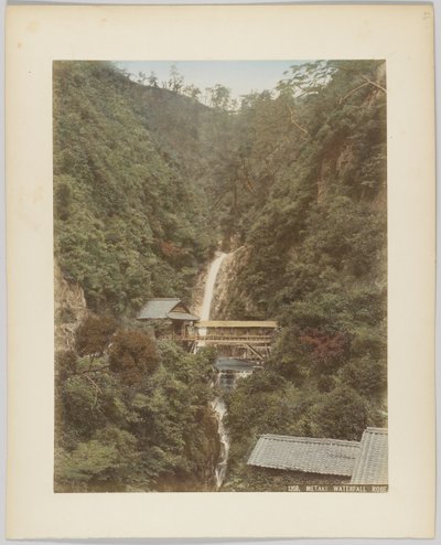 Vodopád Meraki, Kobe, Japonsko (ručně kolorovaná černobílá fotografie) od Japanese Photographer