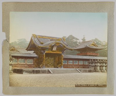 Chrám v parku Shiba, Tokio, Japonsko (ručně kolorovaná černobílá fotografie) od Japanese Photographer