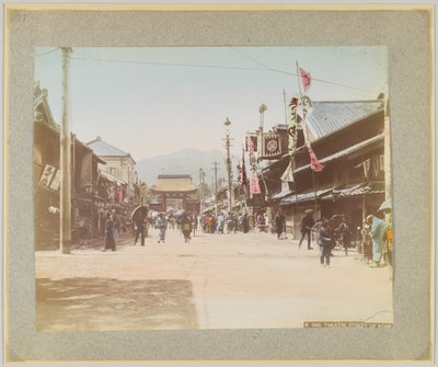 Theatre Street, Kobe, Japonsko (ručně kolorovaná černobílá fotografie) od Japanese Photographer