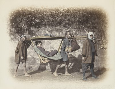 Žena nesená v kagu (ručně kolorovaná černobílá fotografie) od Japanese Photographer