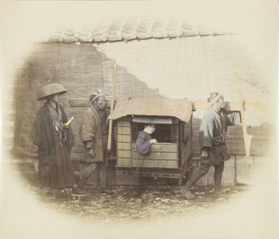 Žena nesená v norimonu (ručně kolorovaná černobílá fotografie) od Japanese Photographer