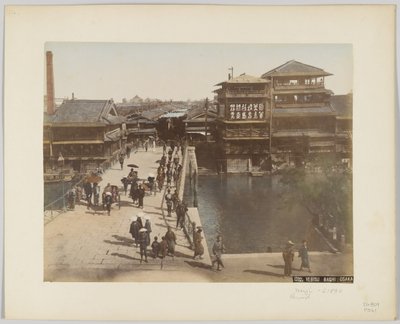Yebisu Bashi, Osaka, Japonsko, kolem roku 1890 (ručně kolorovaná černobílá fotografie) od Japanese Photographer