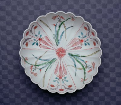 Mísa Arita ve tvaru chryzantémy, konec 17. století (smaltovaný porcelán) od Japanese School
