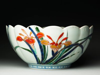 Mísa s rýhovanými stranami a vroubkovaným okrajem, ko-Imari ware, cca 1770-20 (keramika s modrým podglazurním a přeglazovaným smaltem) (viz také 117721) od Japanese School
