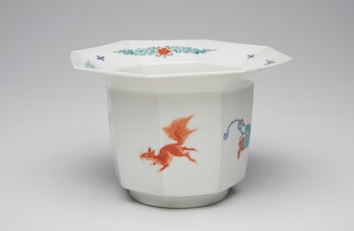 Šálek, konec 17.-začátek 18. století (Kakiemon, porcelán s přeglazovaným smaltem) od Japanese School
