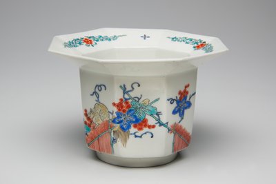 Šálek, konec 17.-začátek 18. století (Kakiemon, porcelán s přeglazovaným smaltem) od Japanese School