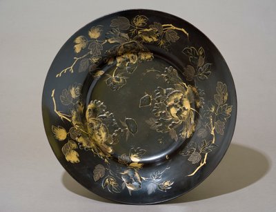 Miska ve tvaru imari, konec 17. století (lakované dřevo) od Japanese School