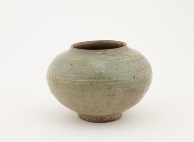 Dóza s raženým a vkládaným zdobením, 1610-1630 od Japanese School