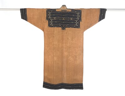 Mužský plášť, konec 19.-začátek 20. století (kůra jilmu s bavlněnou aplikací a hedvábnou výšivkou) od Japanese School