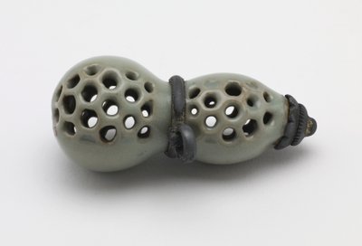 Netsuke ve tvaru tykve, provincie Yamashiro, období Edo nebo éra Meidži (keramika) od Japanese School