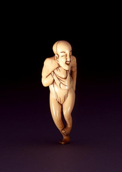 Netsuke, muž s koňským obličejem a kopulovitou hlavou, pravděpodobně Osaka, kolem 1800-20 (slonovina) (viz také 193635) od Japanese School