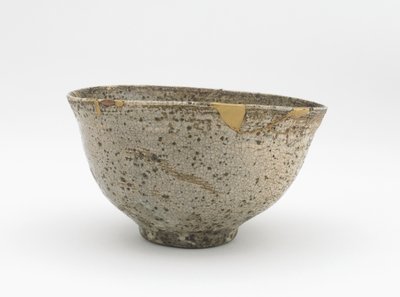 Čajová miska, období Edo, 18. až polovina 19. století (kamenina s bílým skluzem pod dřevo-popelovou glazurou) od Japanese School