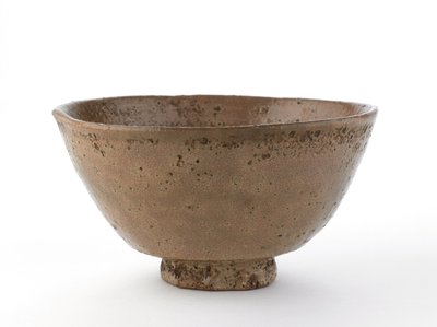 Čajová mísa ve tvaru čajové mísy Ido, prefektura Yamaguchi, období Edo, polovina 18.–pol. 19. století (kamenina s popelovou glazurou) od Japanese School