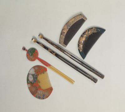 Dvě sady jehel a hřebínků, období Edo z 18. nebo 19. století (lak) od Japanese School