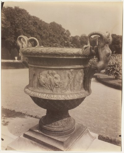 Versailles, váza od Ballin od Jean Eugène Auguste Atget