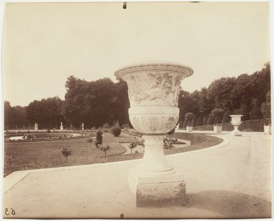 Versailles, váza od Cornu od Jean Eugène Auguste Atget