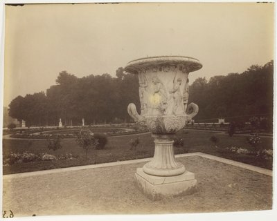 Versailles, váza od Cornu od Jean Eugène Auguste Atget