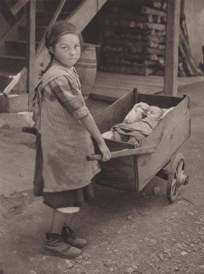 Švýcarsko: Jednoduchý život, primitivní kočárek (černobílá fotografie) od Jean Gaberell