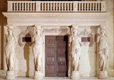 Renesanční architektura: balkon Cariatides. Kamenná socha od Jeana Goujona (1510-1567) Paříž 16. století, muzeum Louvre od Jean Goujon