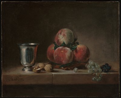 Zátiší s broskvemi, stříbrným pohárem, hrozny a vlašskými ořechy od Jean Baptiste Simeon Chardin