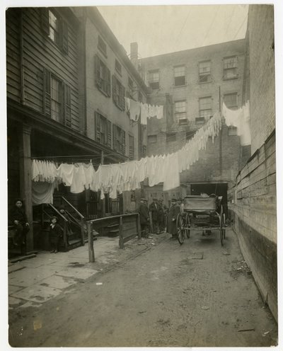 11 Christopher Street, Greenwich Village, New York, USA, cca 1917-20 (želatinová stříbrná fotografie) od Jessie Tarbox Beals