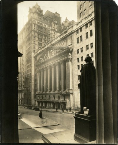 Broad St from Treasury Building, New York, USA, cca 1905-40 (želatinová stříbrná fotografie) od Jessie Tarbox Beals