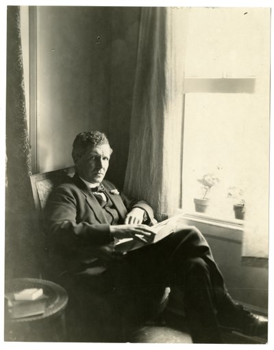 Llewelyn Powys, kolem 1905-40 (želatinová stříbrná fotografie) od Jessie Tarbox Beals