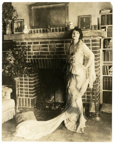 Mary Young, kolem 1905-40 (želatinová stříbrná fotografie) od Jessie Tarbox Beals