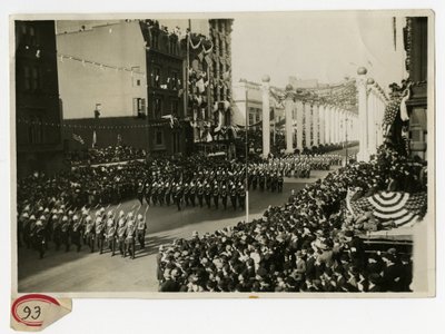Vojenská přehlídka na Court of Honor Marines, Velká Británie od Jessie Tarbox Beals