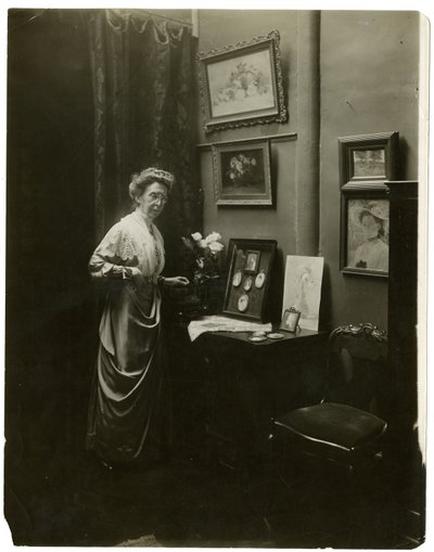 Slečna Wilmutová, cca 1905-18 (želatinová stříbrná fotografie) od Jessie Tarbox Beals