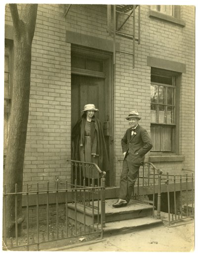Pan Llewelyn Powys, autor a jeho žena, asi 1905-40 (želatinová stříbrná fotografie) od Jessie Tarbox Beals