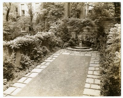 Mr & Mrs John Morgan, 39 W 11, cca 1938-39 (želatinová stříbrná fotografie) od Jessie Tarbox Beals