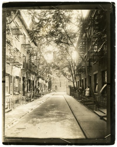 Patchin Place, vedoucí z 10th Street, New York, USA od Jessie Tarbox Beals