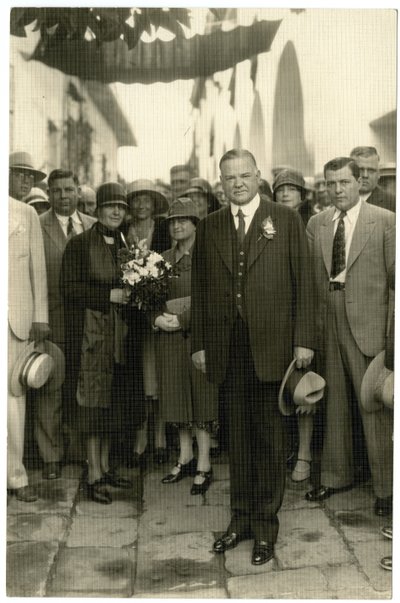 Prezident Hoover - paní Hooverová drží kytici, c.1928-32 od Jessie Tarbox Beals