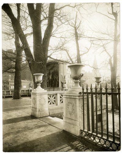 Shaw Memorial, Boston, USA, cca 1902-10 (želatinová stříbrná fotografie) od Jessie Tarbox Beals