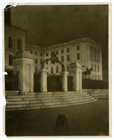 State House, Boston, USA, cca 1902-10 (želatinová stříbrná fotografie) od Jessie Tarbox Beals