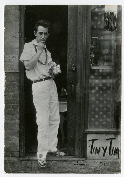 Tiny Tim, Greenwich Village, New York, USA, cca 1915-22 (želatinová stříbrná fotografie) od Jessie Tarbox Beals