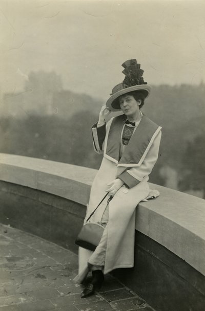 Viola Allen, cca 1920-30 (želatinová stříbrná fotografie) od Jessie Tarbox Beals